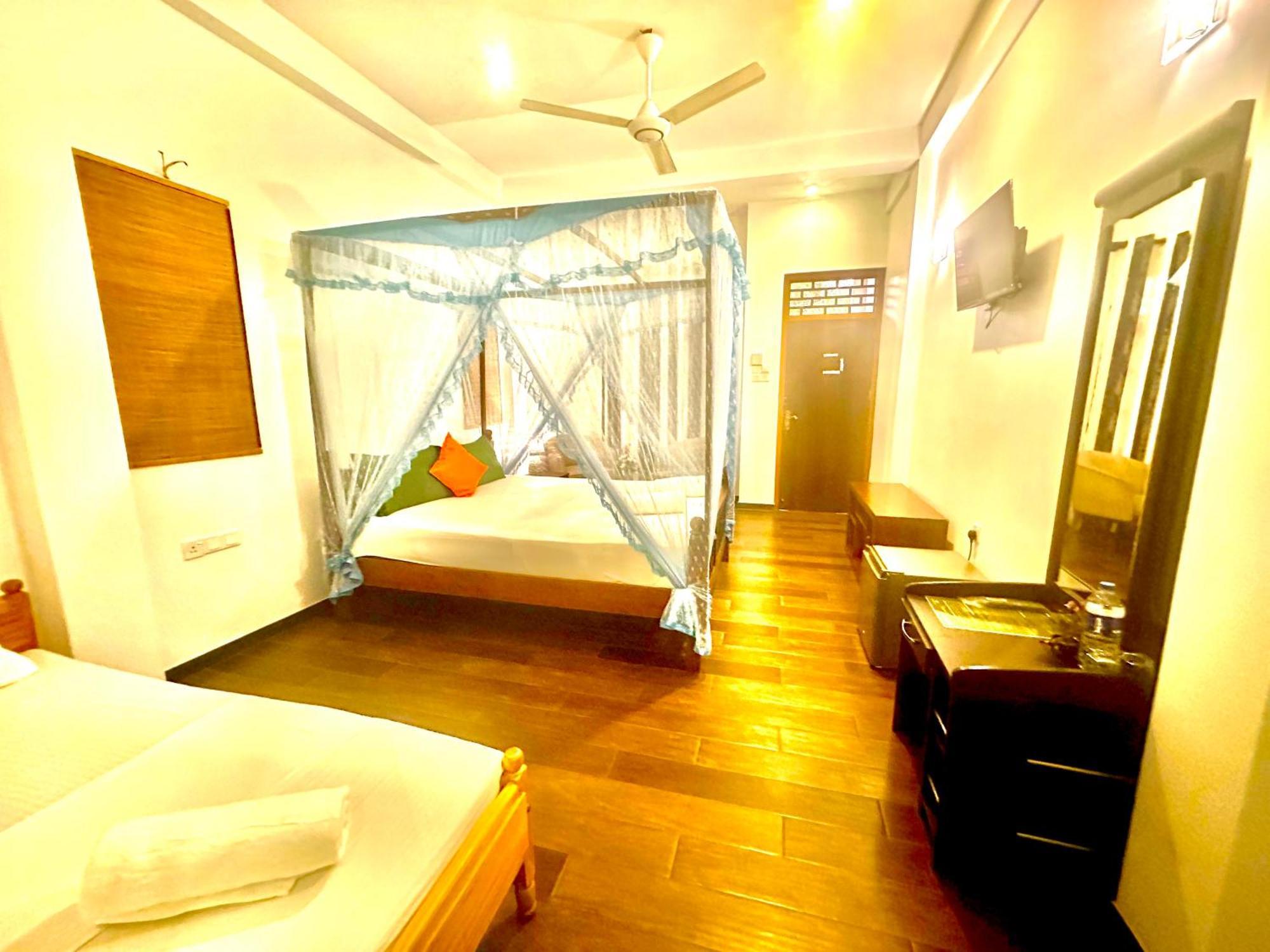 St Claire'S Green Negombo Hotel & Hostels Exteriör bild